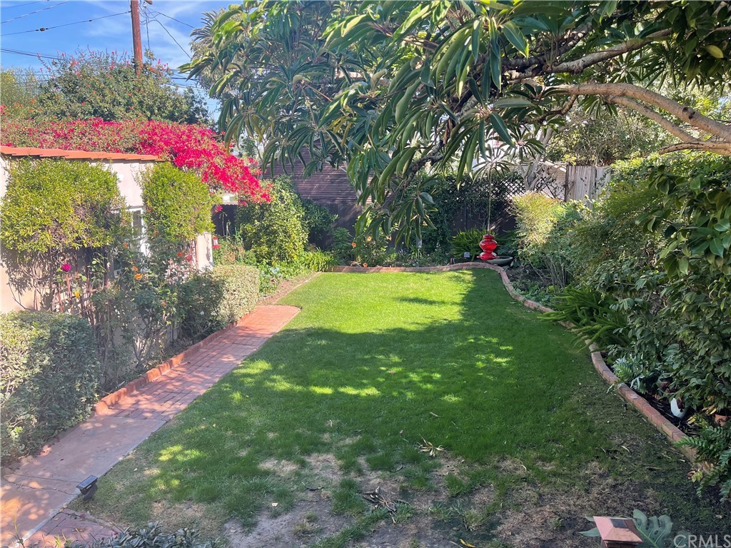 320 Park Avenue Long Beach, CA 90814 - Photo 8 of 8 a view of a back yard of the house