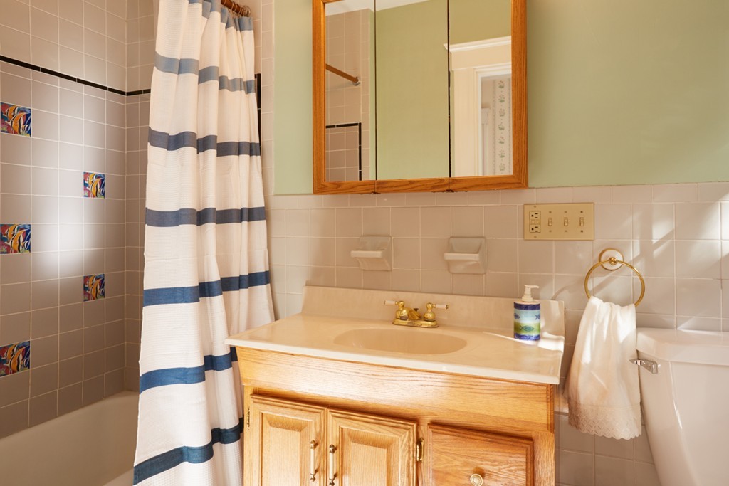 112 Bacon Street Natick, MA 01760 - Photo 9 of 20 a bathroom with a sink and a bathtub