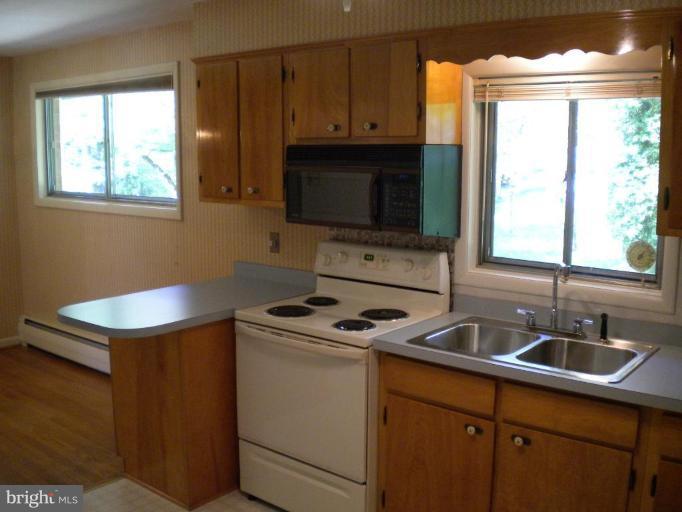 7922 Belgaro Road Laurel, MD 20723 - Photo 11 of 27 Kitchen/Dining Room