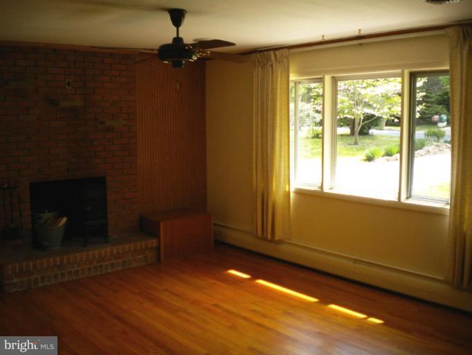 7922 Belgaro Road Laurel, MD 20723 - Photo 12 of 27 Living Room #2