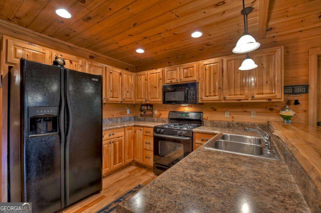 811 Magnums Trail Blue Ridge, GA 30513 - Photo 39 of 58