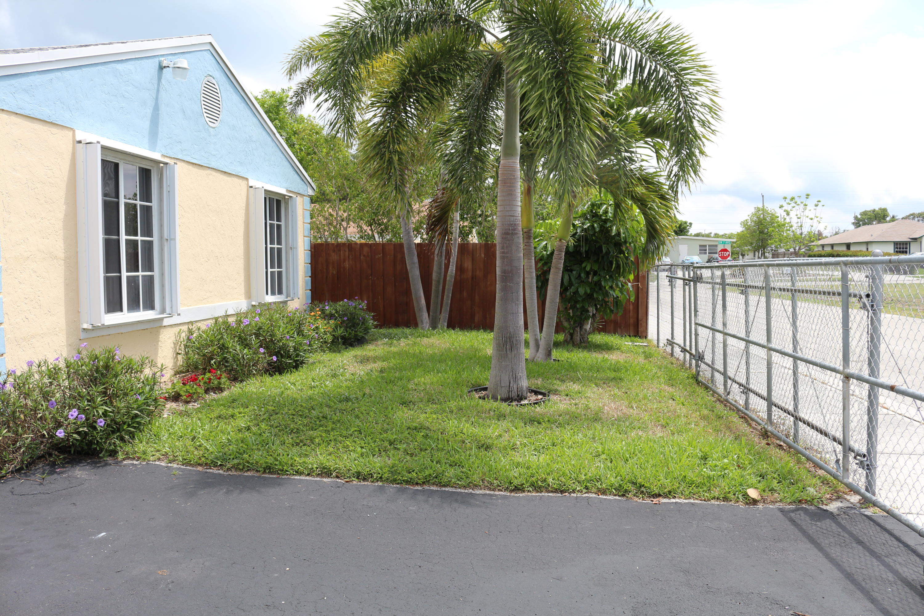 715 Southwest 2nd Court Delray Beach, FL 33444 - Photo 3 of 18 Front Yard