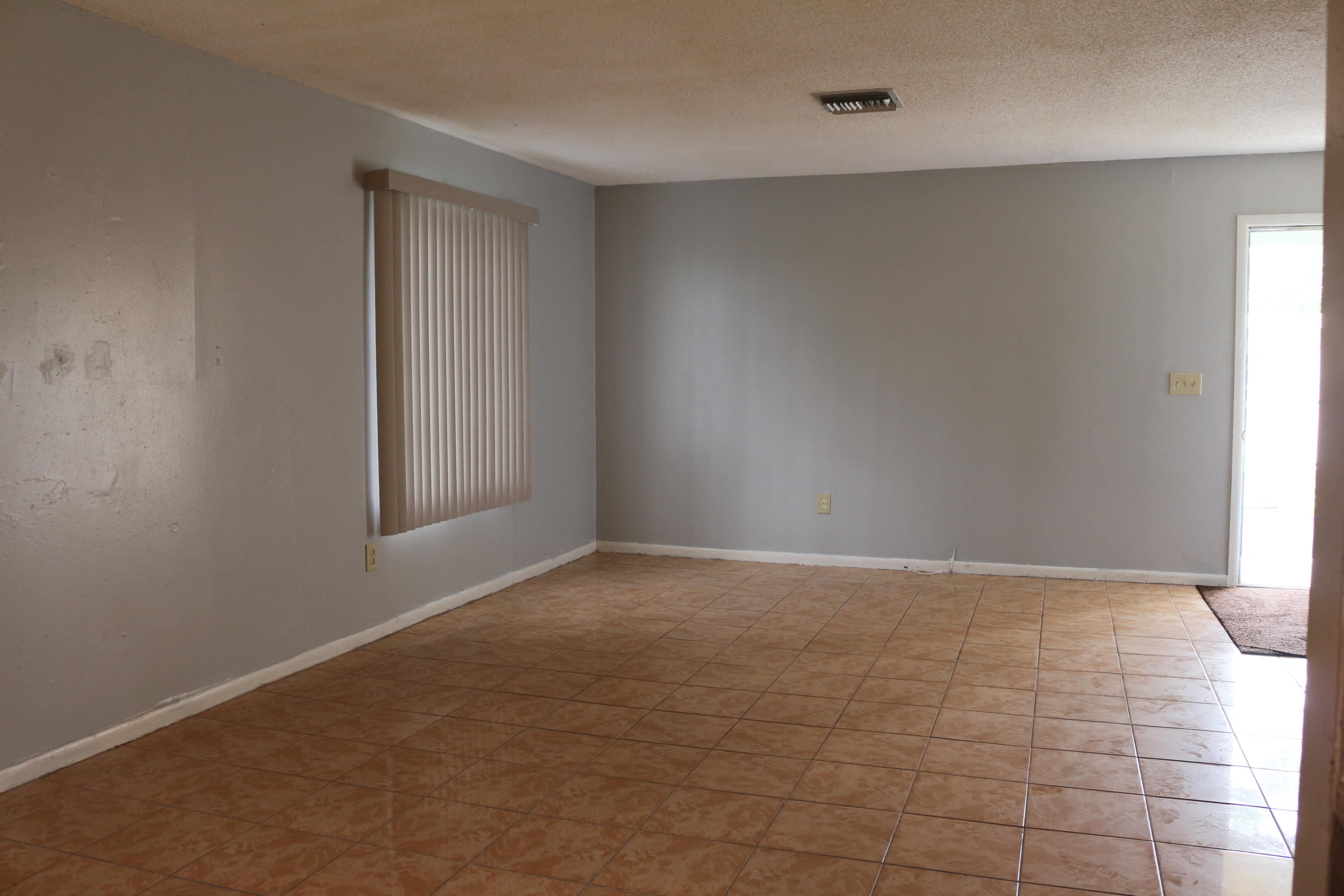 715 Southwest 2nd Court Delray Beach, FL 33444 - Photo 6 of 18 Living Area