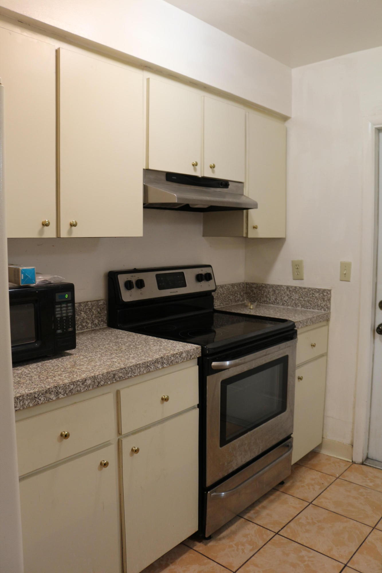 715 Southwest 2nd Court Delray Beach, FL 33444 - Photo 10 of 18 Kitchen