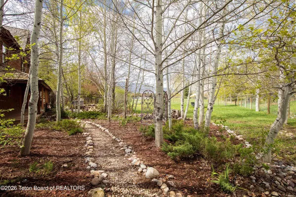 $1,595,000 | 83 Buck Lane, Alpine, WY 83128