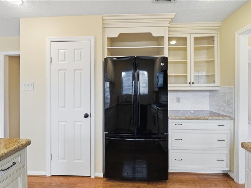 1102 Mabry Mill Road Houston, TX 77062 - Photo 12 of 43 Pantry & nook