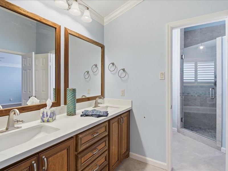 1102 Mabry Mill Road Houston, TX 77062 - Photo 18 of 43 Ensuite bath primary