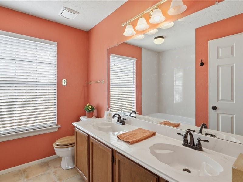 1102 Mabry Mill Road Houston, TX 77062 - Photo 26 of 43 2nd. bath