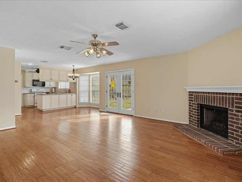 1102 Mabry Mill Road Houston, TX 77062 - Photo 3 of 43 Family room