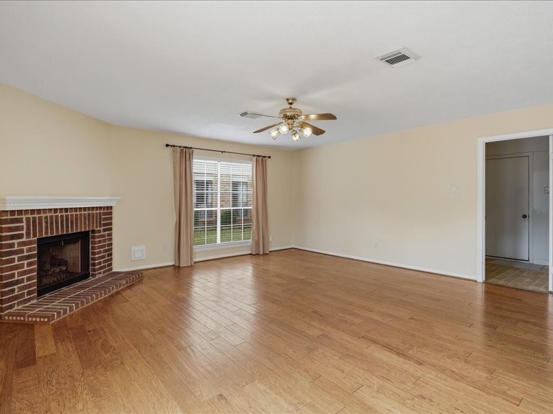 1102 Mabry Mill Road Houston, TX 77062 - Photo 39 of 43 Family room