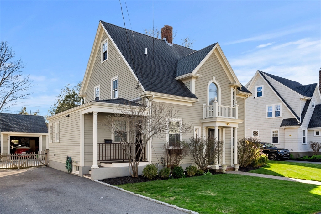 10 Pickwick Road Marblehead, MA 01945 - Photo 40 of 42 a view of a house with a yard