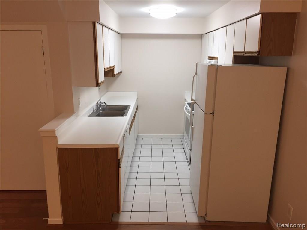 27971 Rollcrest Road Farmington, MI 48334 - Photo 7 of 13