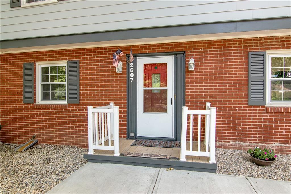 2607 Cardigan Road Indianapolis, IN 46268 - Photo 3 of 30