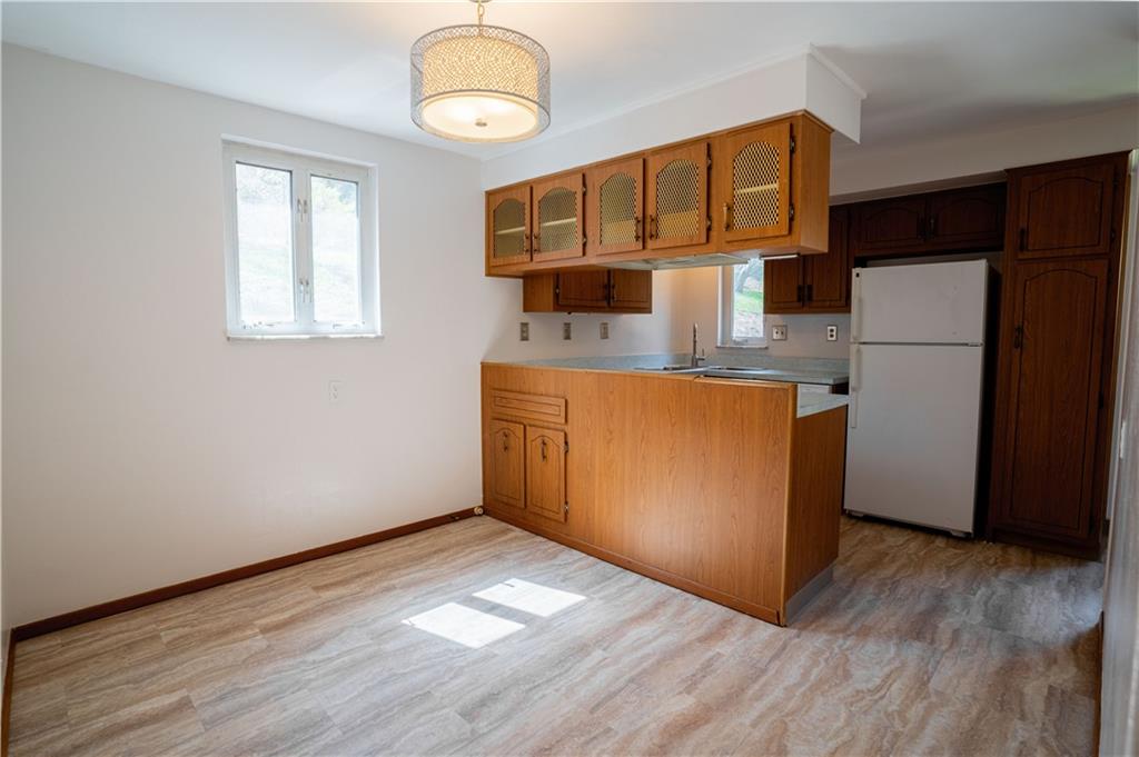 674 Kelso Road Pittsburgh, PA 15243 - Photo 4 of 23
