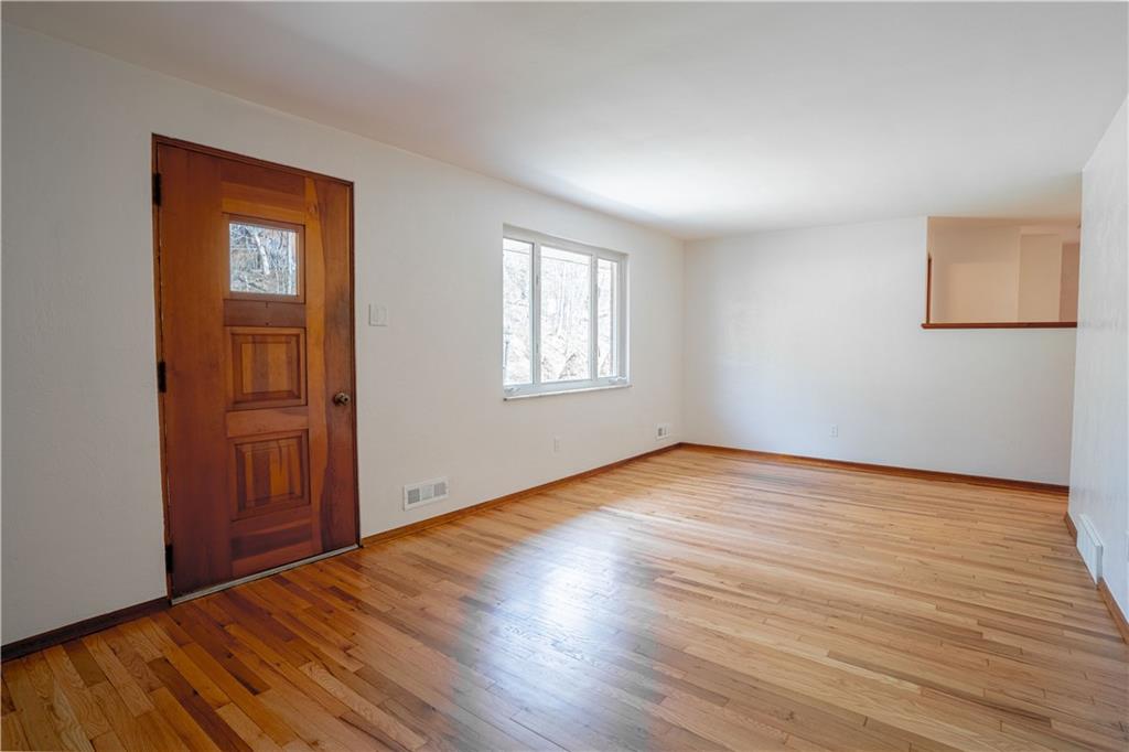 674 Kelso Road Pittsburgh, PA 15243 - Photo 5 of 23
