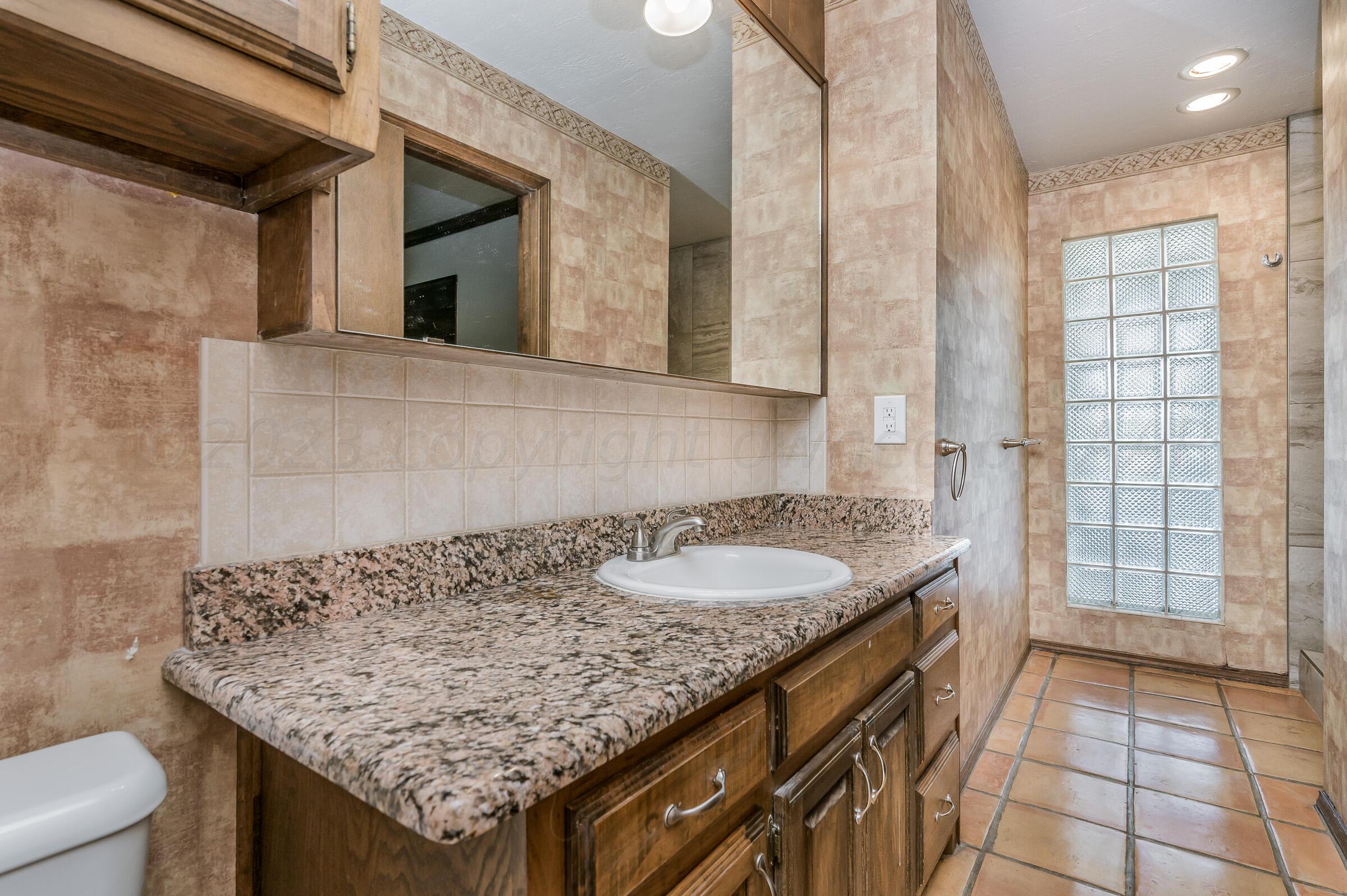 26 Kendall Road Amarillo, TX 79124 - Photo 15 of 30 Master Bathroom