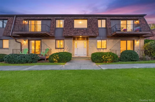 $252,500 | 401 Cherry Hill Drive, Poughkeepsie, NY 12603