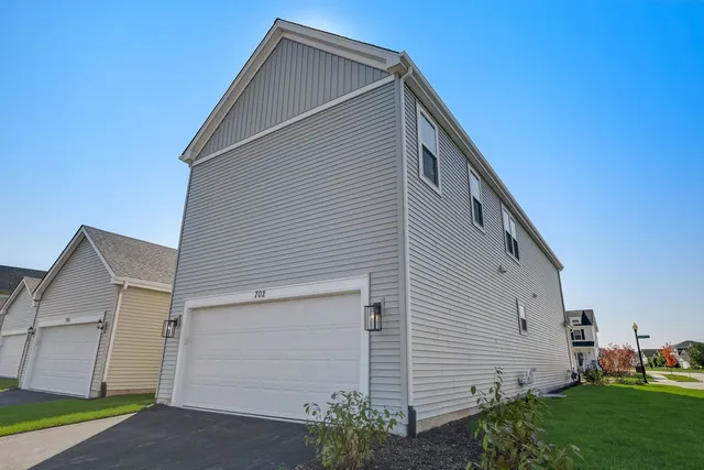 $3,865 | 702 Station Boulevard, Elburn, IL 60119