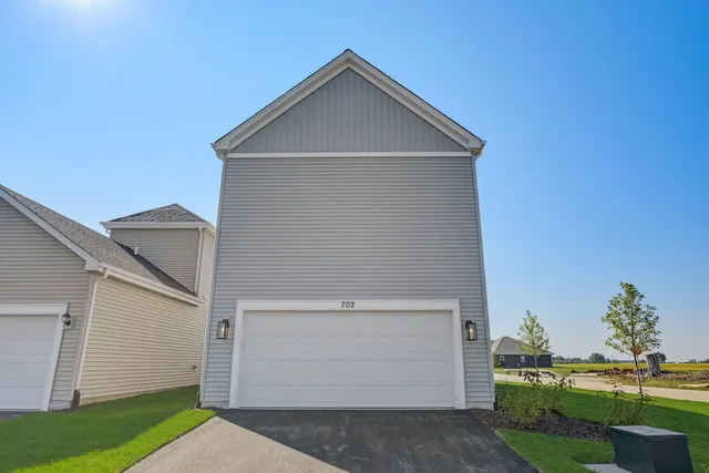 $3,865 | 702 Station Boulevard, Elburn, IL 60119