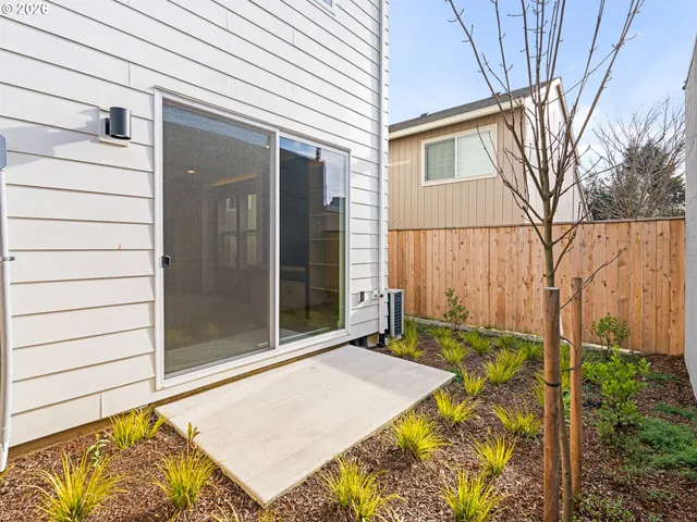 $379,900 | 5187 Southeast 28th Avenue, Unit 10, Portland, OR 97202