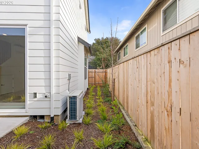 $379,900 | 5187 Southeast 28th Avenue, Unit 10, Portland, OR 97202