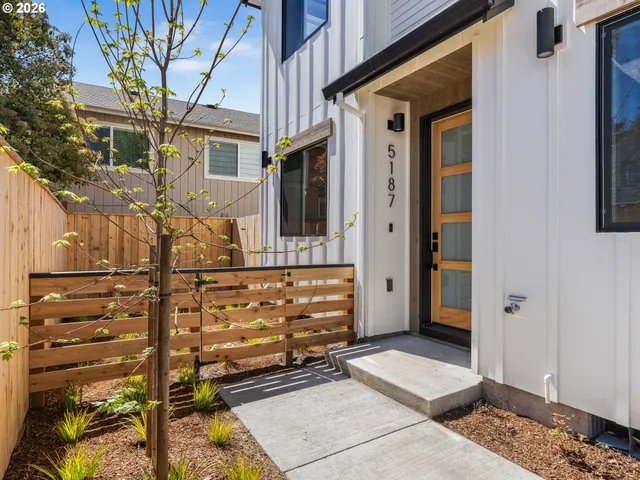 $379,900 | 5187 Southeast 28th Avenue, Unit 10, Portland, OR 97202