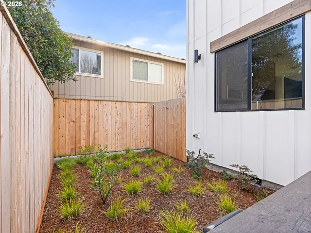 $379,900 | 5187 Southeast 28th Avenue, Unit 10, Portland, OR 97202