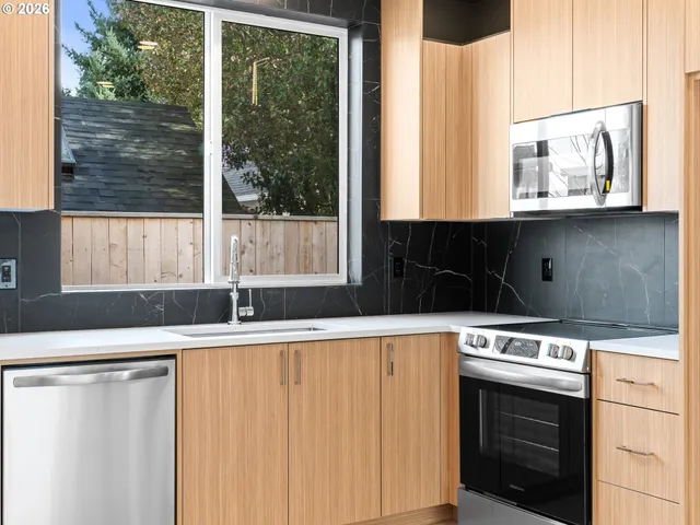 $379,900 | 5187 Southeast 28th Avenue, Unit 10, Portland, OR 97202