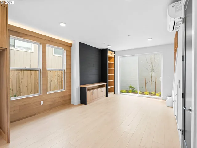 $379,900 | 5187 Southeast 28th Avenue, Unit 10, Portland, OR 97202