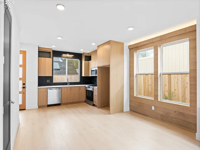 $379,900 | 5187 Southeast 28th Avenue, Unit 10, Portland, OR 97202