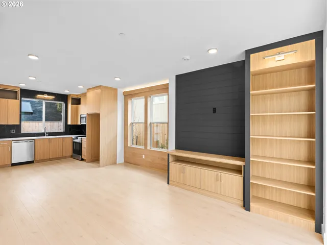 $379,900 | 5187 Southeast 28th Avenue, Unit 10, Portland, OR 97202