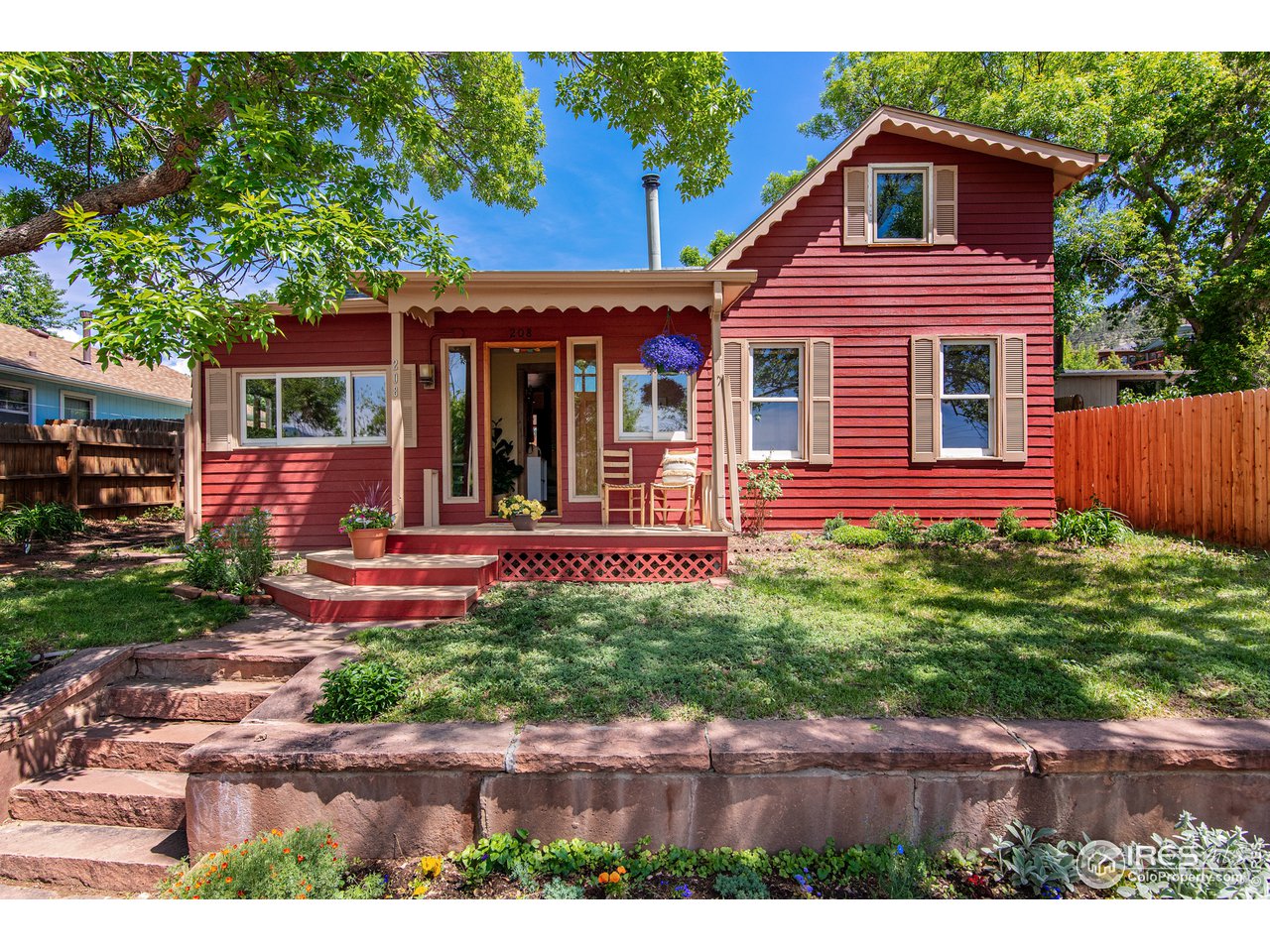 Adorable Downtown Lyons Home