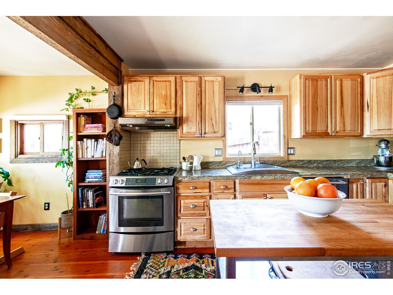 208 Main Street Lyons, CO 80540 - Photo 7 of 27 Light and Bright