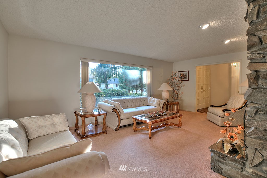 15206 Southeast 176th Street Renton, WA 98058 - Photo 6 of 22 Gallery Image 6