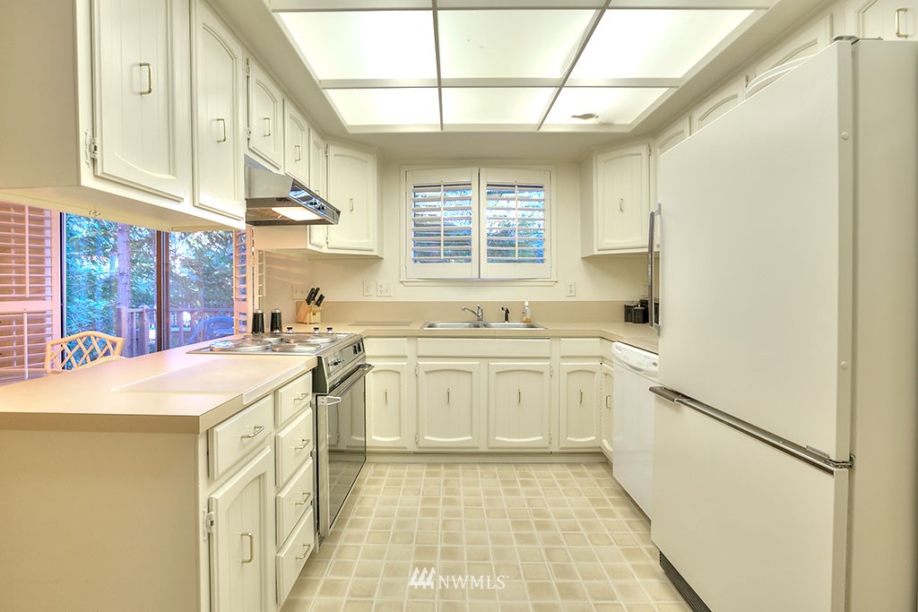 15206 Southeast 176th Street Renton, WA 98058 - Photo 9 of 22 Gallery Image 9