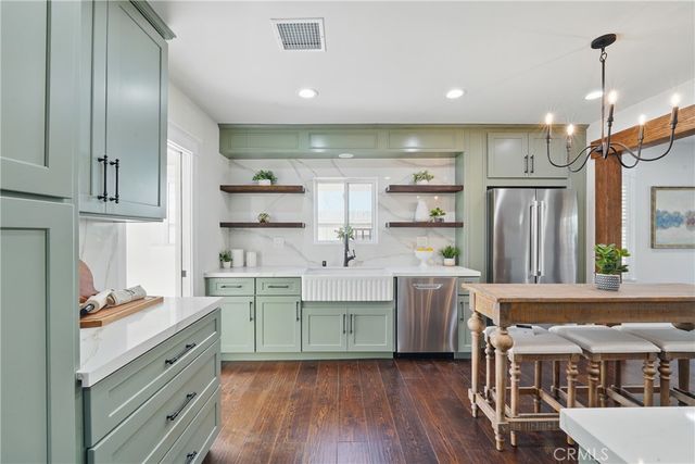 $1,750,000 | 2111 South Bronson Avenue, Los Angeles, CA 90018