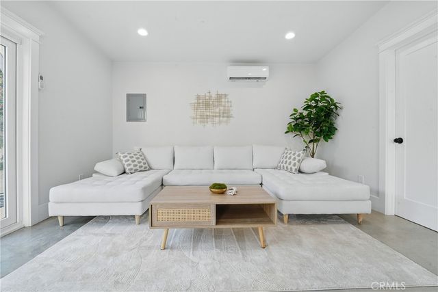 $1,750,000 | 2111 South Bronson Avenue, Los Angeles, CA 90018