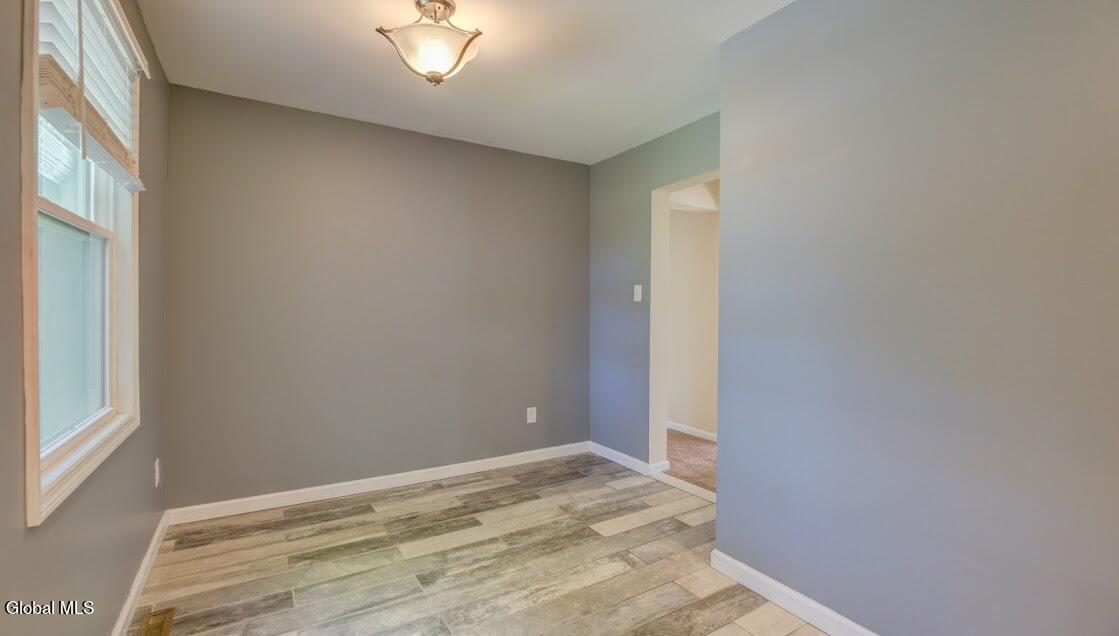 145 Haigh Road Schenectady, NY 12302 - Photo 8 of 42 145 Haigh Rd-23dining
