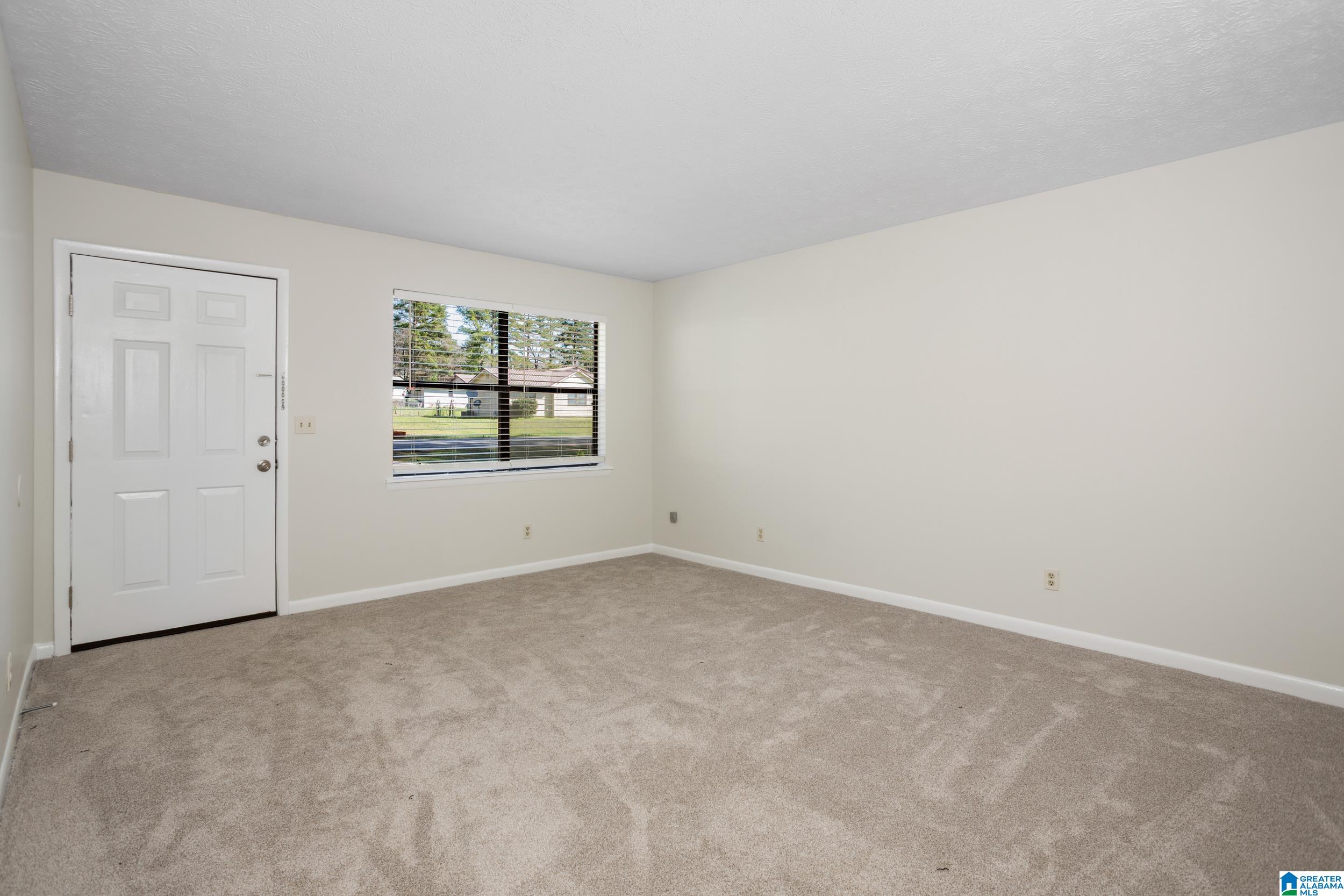1502 Fillys Run Weaver, AL 36277 - Photo 5 of 32