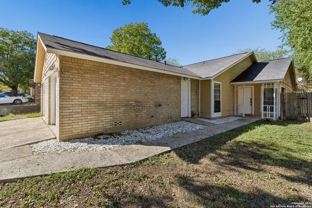 a view of a house with a yard
