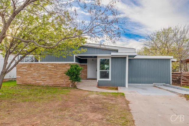 a view of a house with a yard and garage