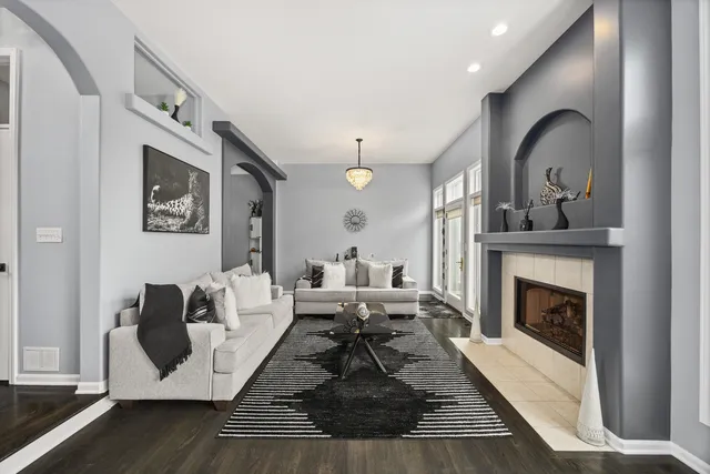 $525,000 | 842 North Maple Avenue, Palatine, IL 60067