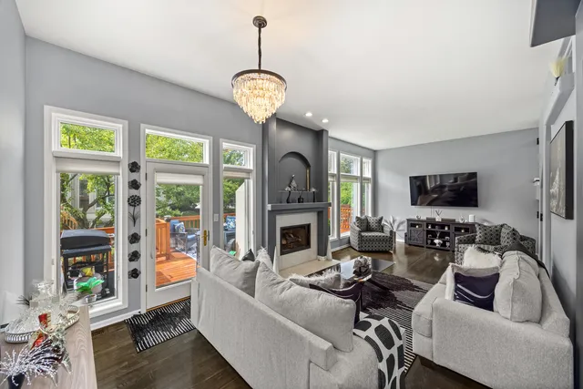 $525,000 | 842 North Maple Avenue, Palatine, IL 60067