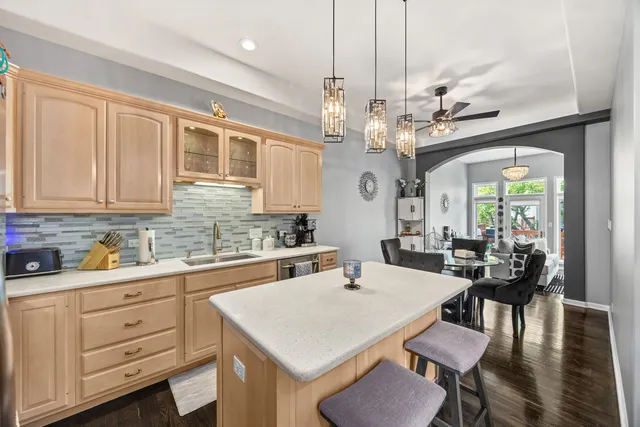 $525,000 | 842 North Maple Avenue, Palatine, IL 60067