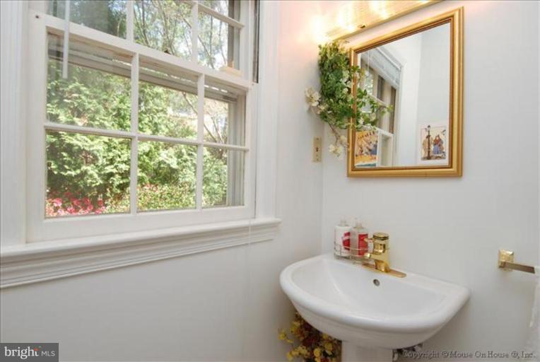 5909 Plainview Road Bethesda, MD 20817 - Photo 21 of 23 Half Bath 1