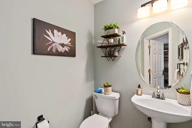 $704,000 | 26 Neabsco Drive, Fredericksburg, VA 22405