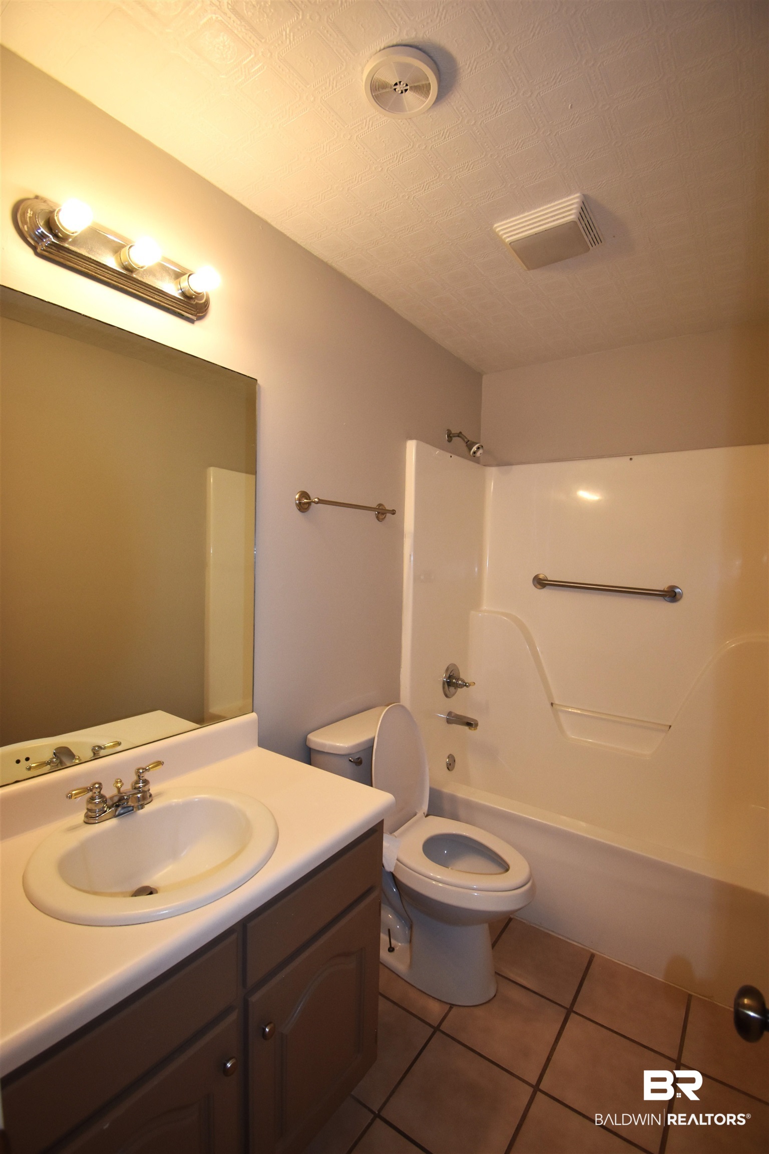 1103 Longleaf Street Foley, AL 36535 - Photo 17 of 21 Bathroom 2