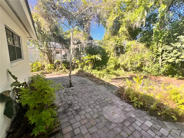 $2,999 | 2011 Howard Drive, Winter Park, FL 32789
