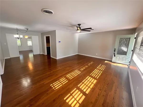 $2,999 | 2011 Howard Drive, Winter Park, FL 32789