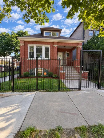 $2,400 | 3025 East 80th Place, Unit 1, Chicago, IL 60617